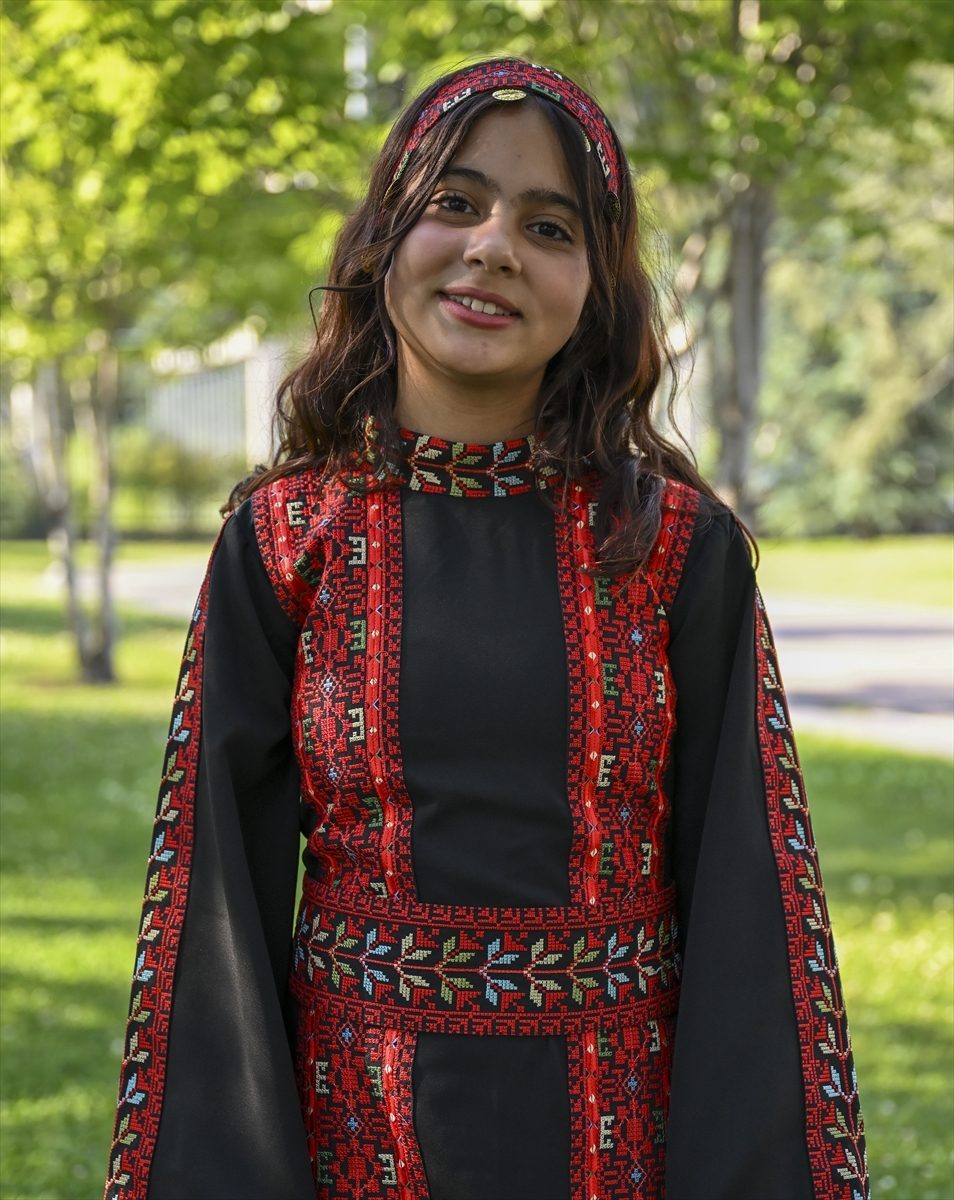Türk Kızılayın Filistin Özel Ödülü’nü alan Gazzeli Renad, ülkesine dönme umudunu koruyor: