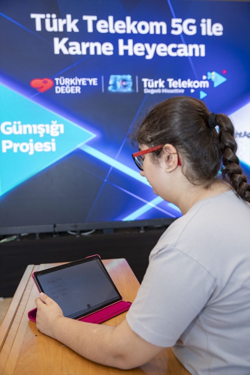 Türk Telekom’un TahtApp uygulamasıyla karne heyecanı 7 ilde 5G’yle eş zamanlı yaşandı