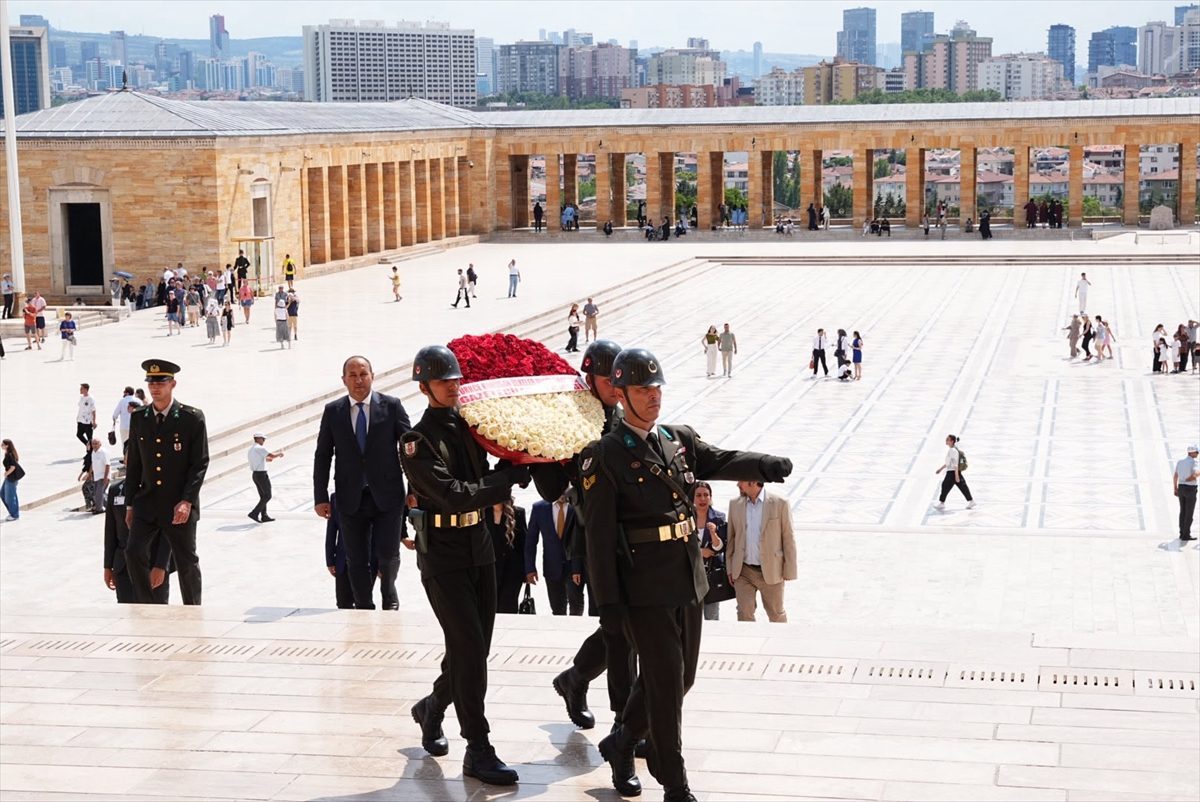 Türkçe Konuşan Ülkeler Uluslararası Gazeteciler Derneği Anıtkabir’i ziyaret etti