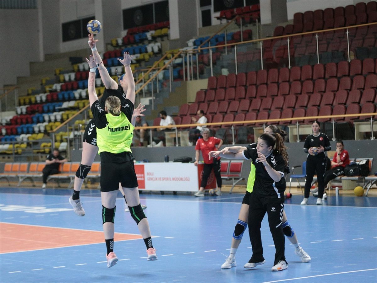 Türkiye 20 Yaş Altı Kadın Hentbol Takımı, Kadınlar Hentbol Dünya Şampiyonası’na Bolu’da hazırlanıyor