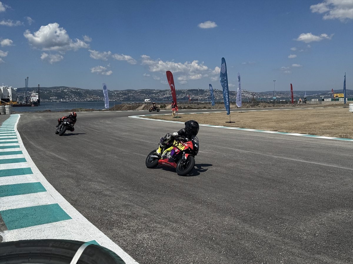 Türkiye Süpermoto ve Motomini Şampiyonası’nın 3. ayak yarışları Kocaeli’de başladı