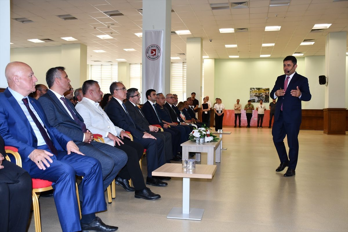 Ulaştırma ve Altyapı Bakan Yardımcısı Boyraz, Bilecik’te üniversite öğrencileriyle buluştu