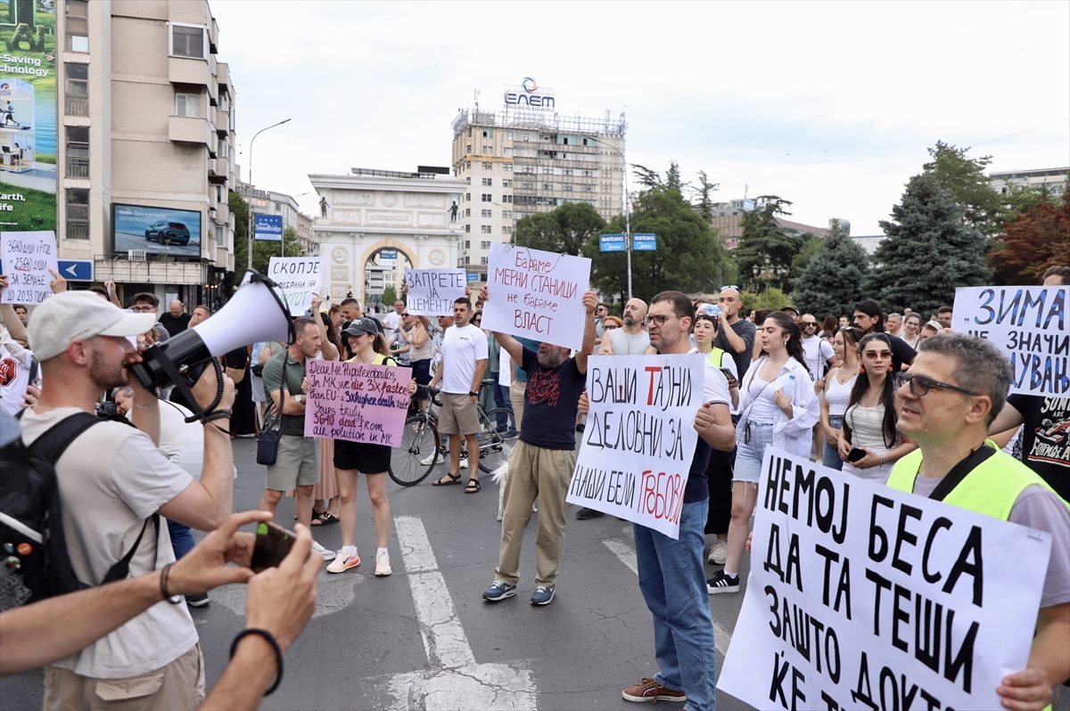 Üsküp’te hava kirliliğine önlem alınması talebiyle gösteri yapıldı