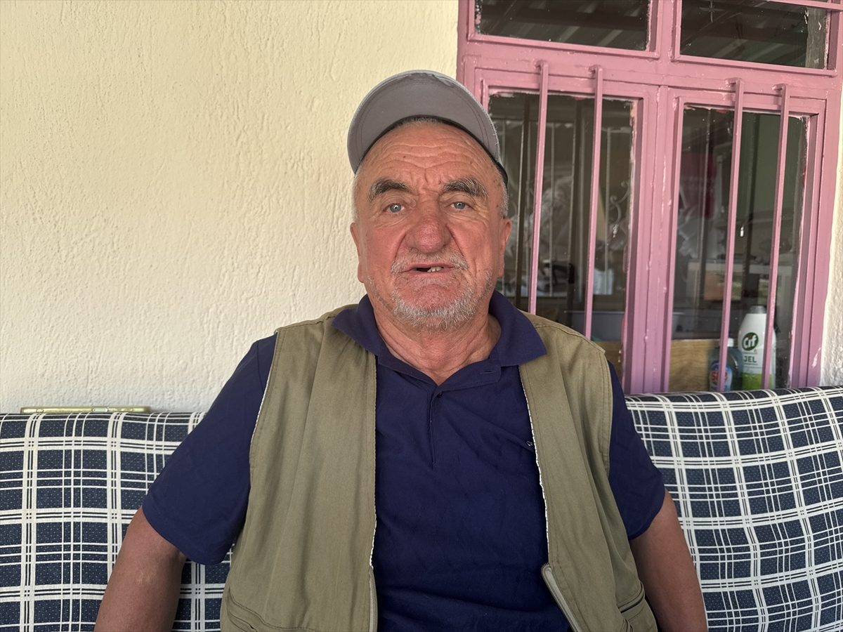 Yaşlıların ihtiyaçları telsizle ulaştıkları belediye ekiplerince gideriliyor