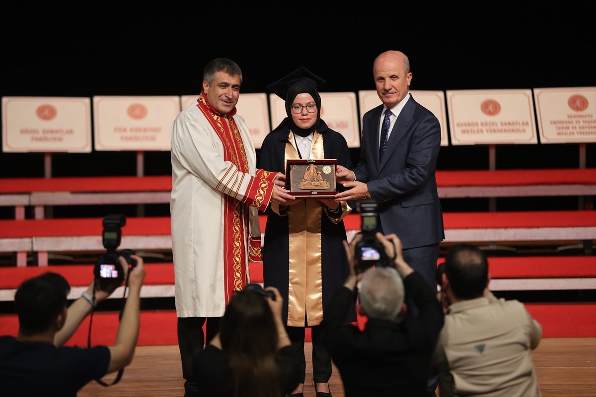 YÖK Başkanı Özvar, Nevşehir Hacı Bektaş Veli Üniversitesi Mezuniyet Töreni’nde konuştu: