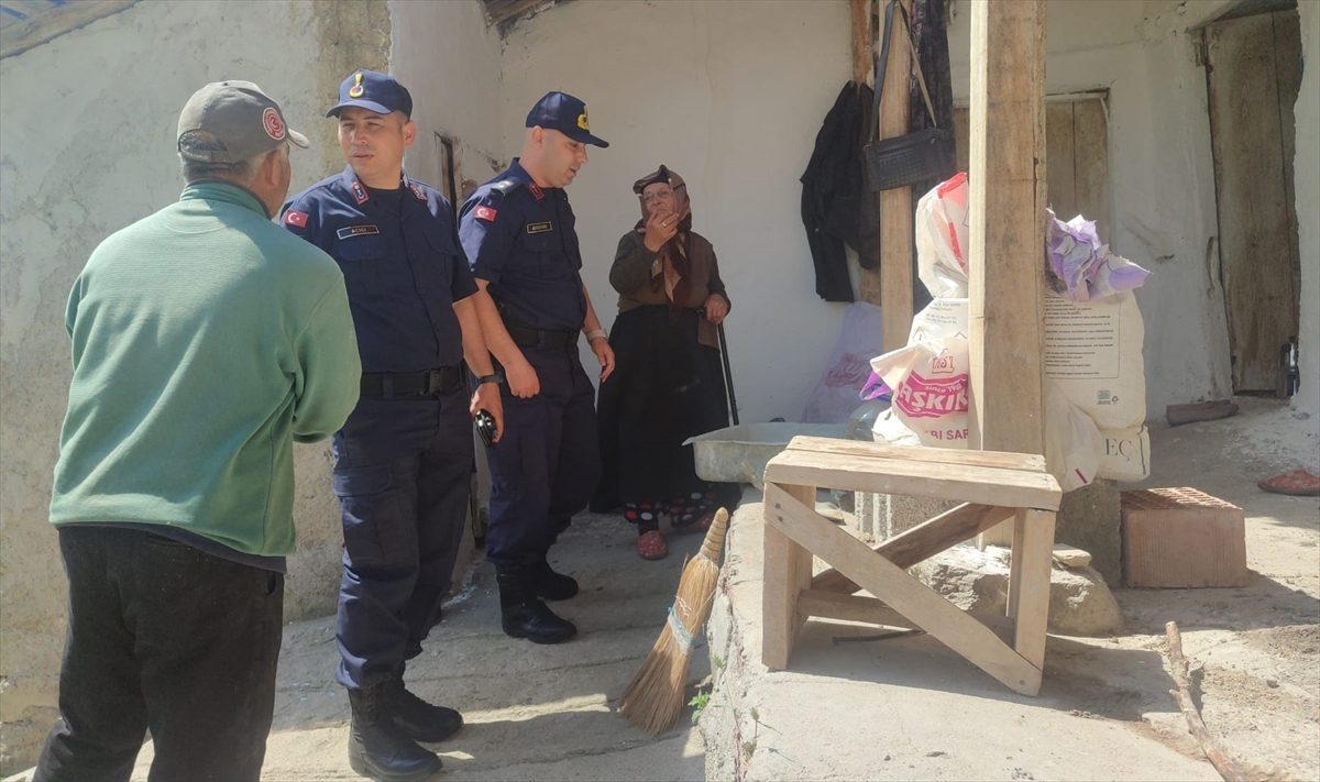 Yozgat’ta yalnız yaşayan yaşlı kadının evi onarılıyor