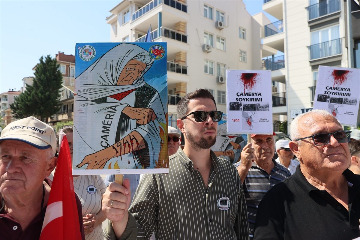 Yunanistan’ın Edirne Konsolosluğu önüne siyah çelenk bırakıldı
