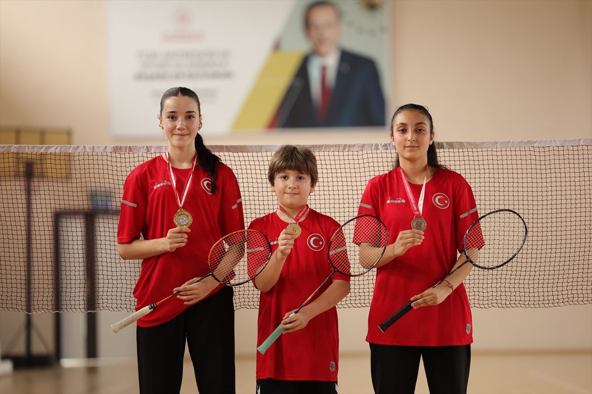 Zonguldaklı milli badmintoncular, Sırbistan’da raketlerini kürsü için sallayacak
