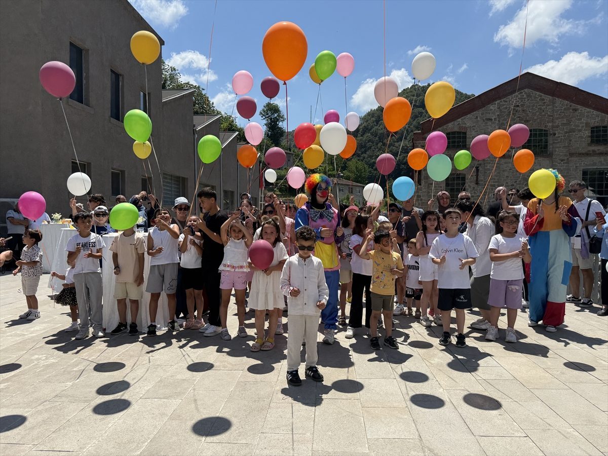 Zonguldak’ta lösemiyi yenen 6 yaşındaki çocuk için gökyüzüne balonlar bırakıldı