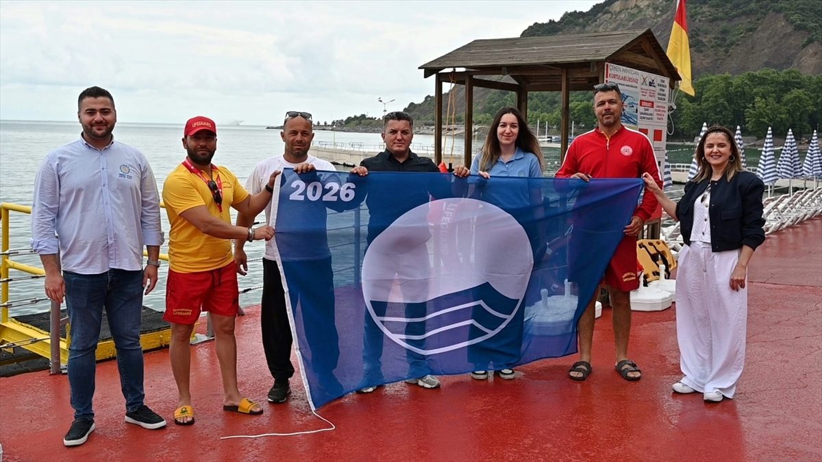 Zonguldak’taki iki plajda mavi bayrak dalgalanmaya başladı