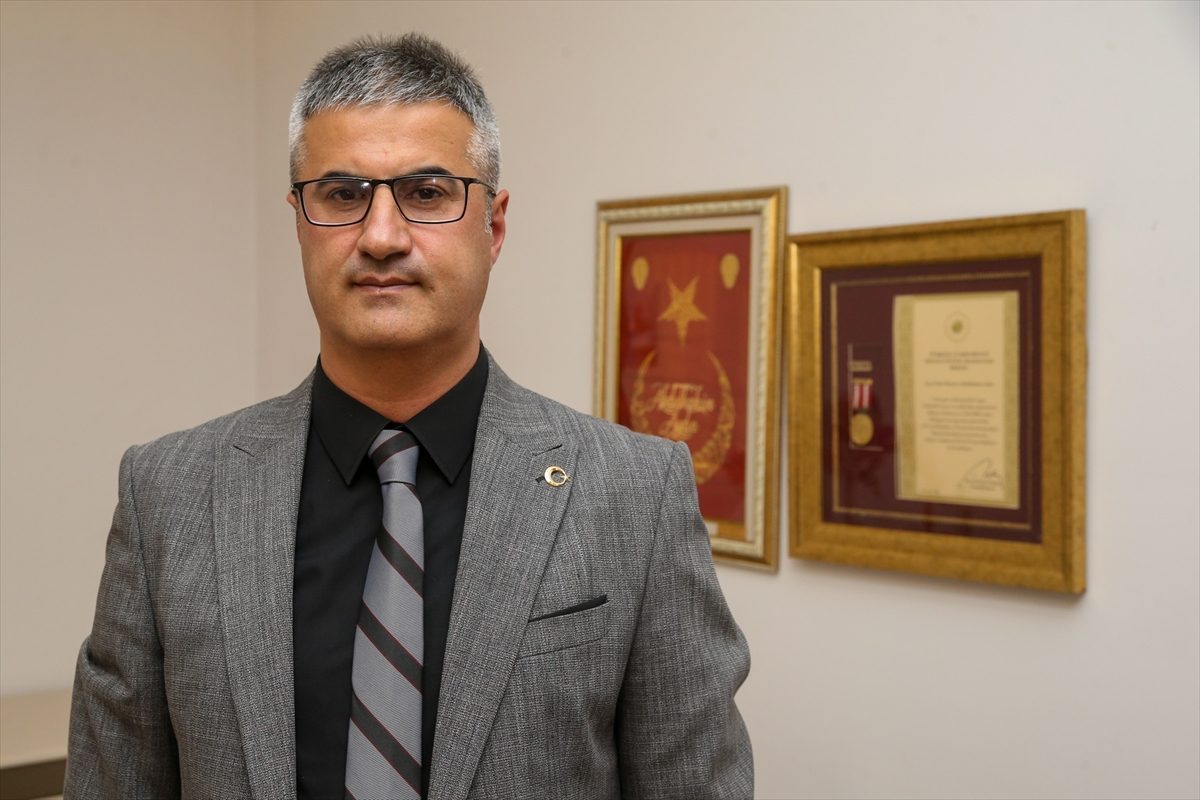 15 TEMMUZ DEMOKRASİ ZAFERİNİN 10. YILI – 15 Temmuz gazisi polis gözündeki şarapnel parçasıyla 10 yıldır görevde