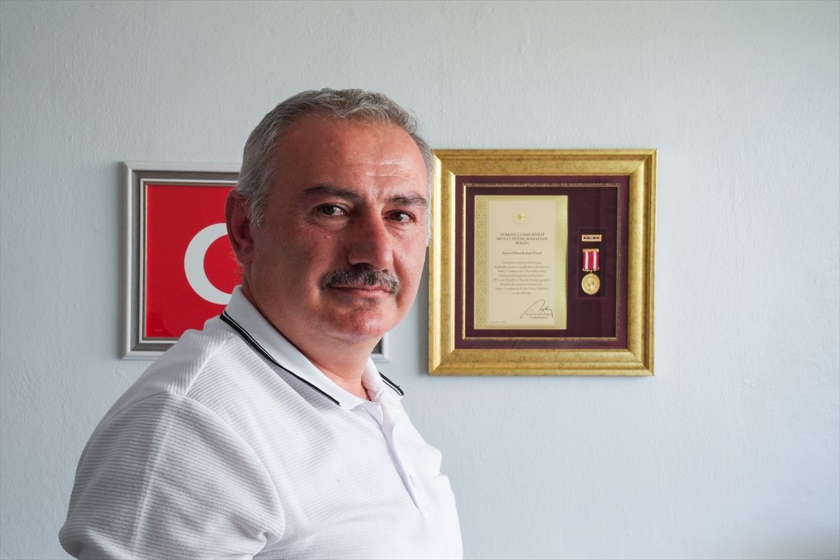 15 TEMMUZ DEMOKRASİ ZAFERİNİN 10. YILI – Sakarya Valiliğine yönelik işgal girişiminde yaralanan gazi o geceyi unutamıyor