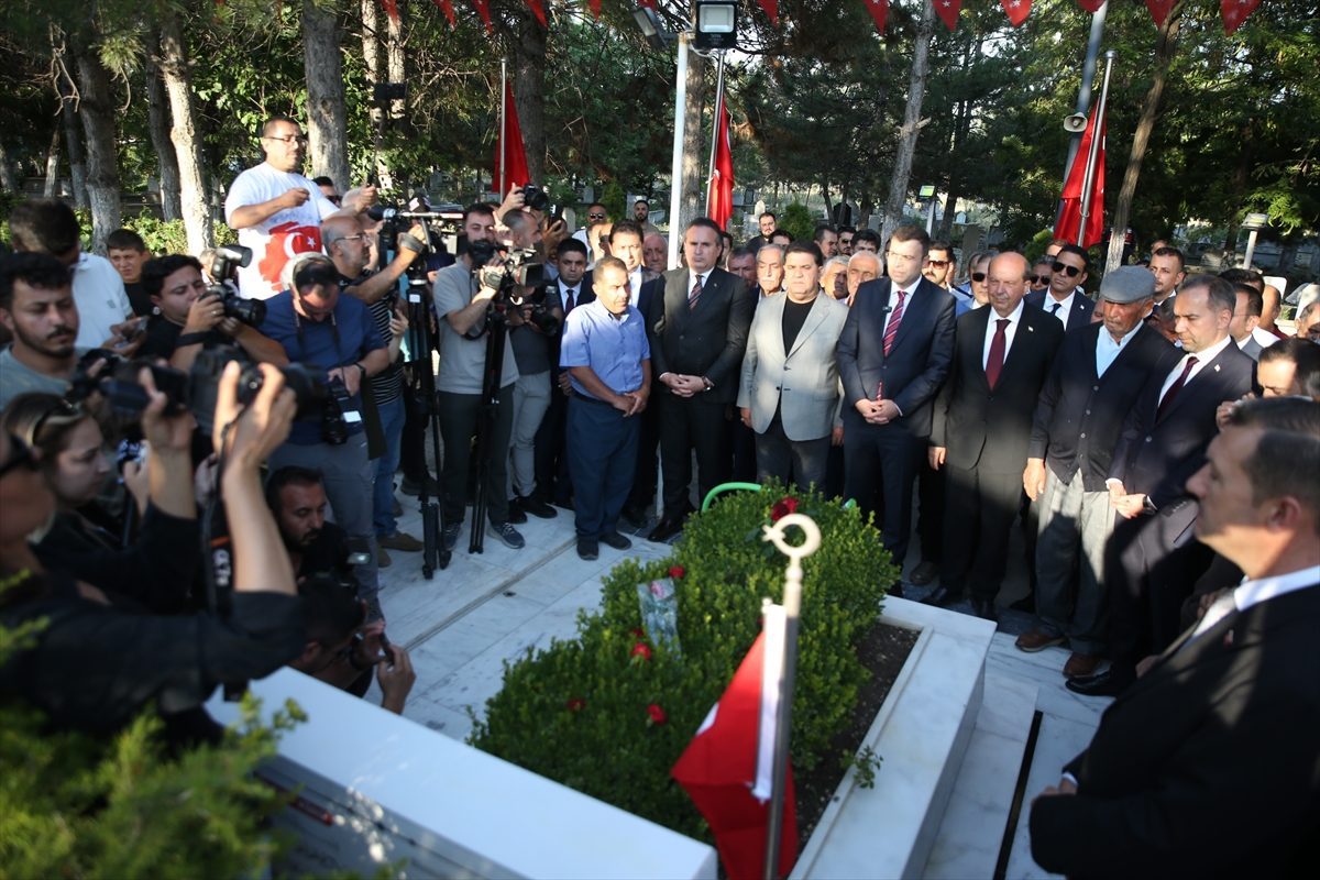 15 Temmuz kahramanı şehit Ömer Halisdemir’in kabrinde tören düzenlendi