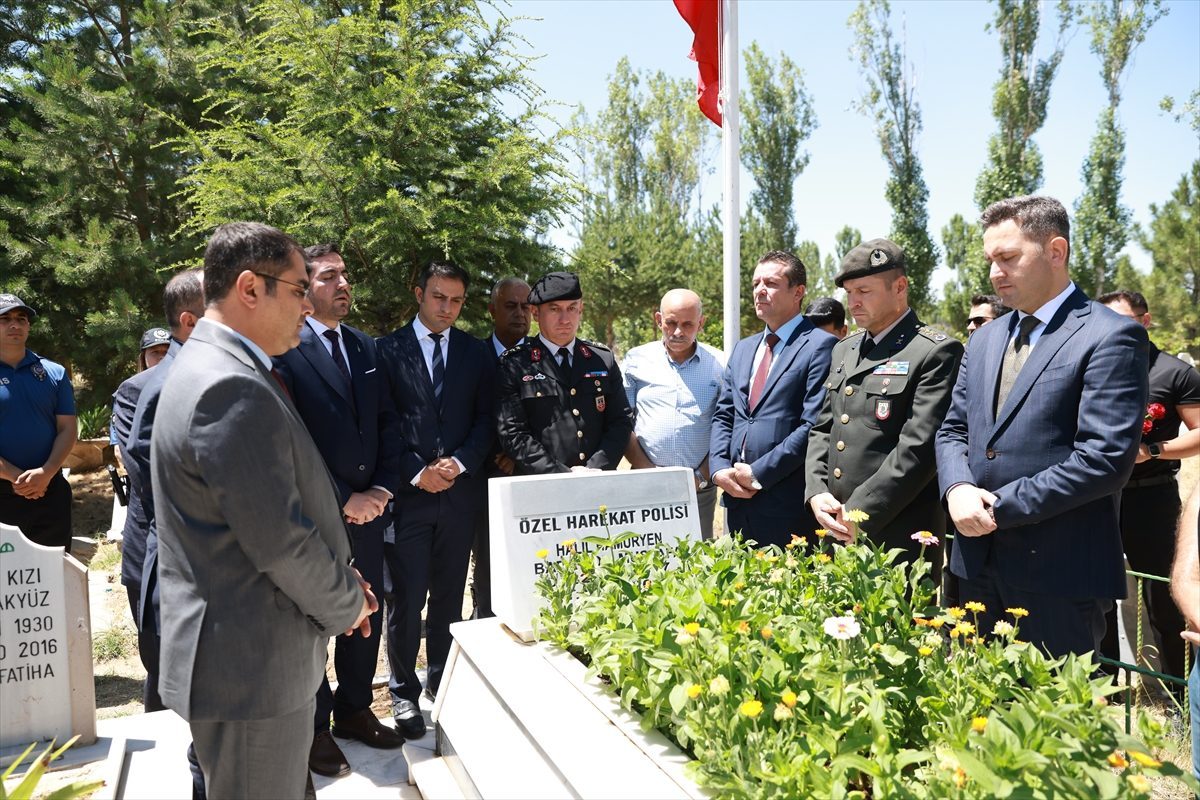 15 Temmuz şehidi Halil Hamuryen, Van’daki kabri başında anıldı
