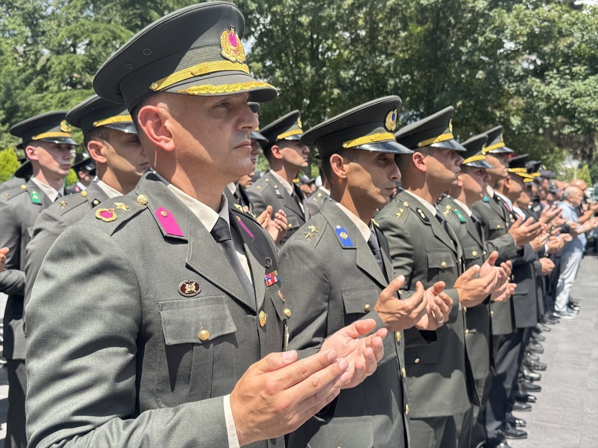 15 Temmuz şehidi polis Ozan Özen, Bolu’da mezarı başında anıldı