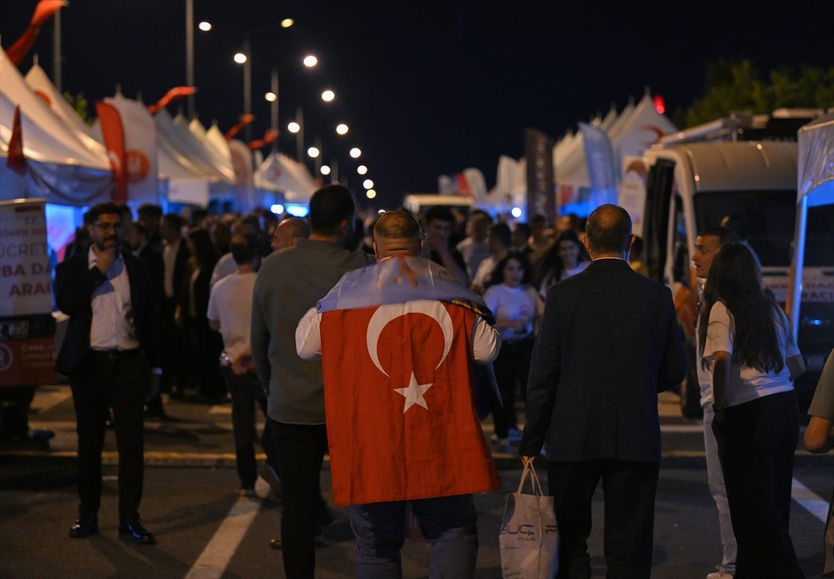 15 Temmuz’un 10. yılında vatandaşlar Cumhurbaşkanlığı Külliyesi’nde nöbet tuttu