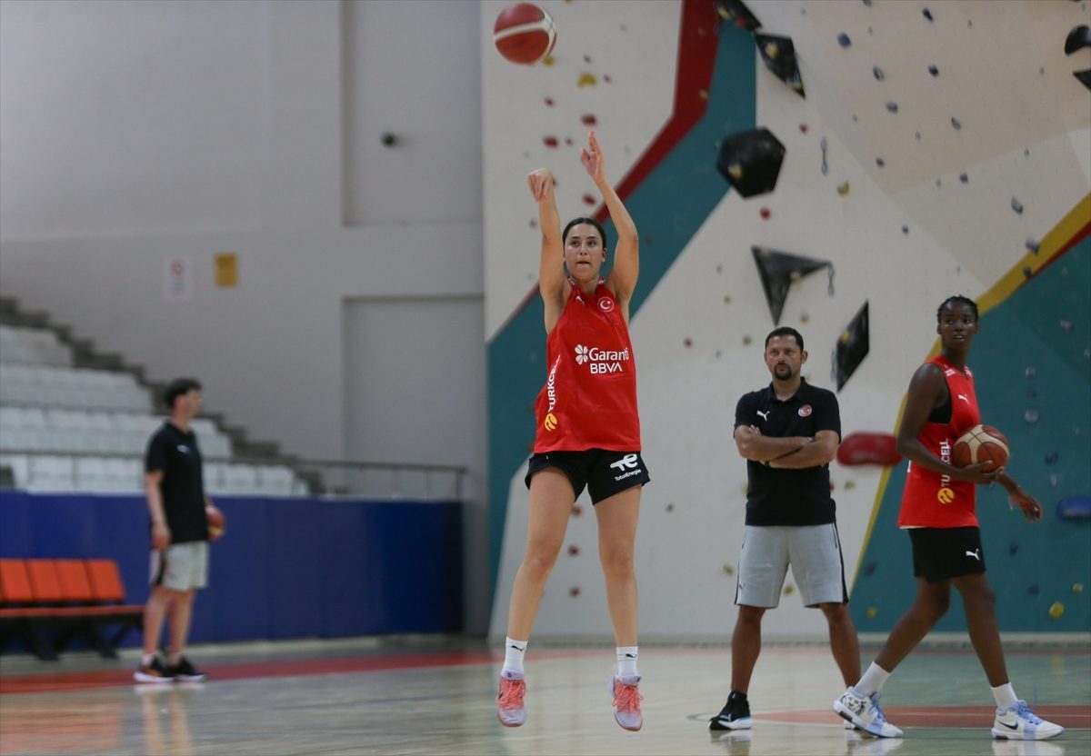16 Yaş Altı Kız Basketbol Milli Takımı, Avrupa Şampiyonası için Çanakkale’de kampa girdi