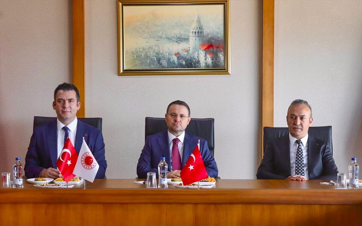 Adalet Bakanı Gürlek, Küçükçekmece Adalet Sarayı’nı ziyaret etti
