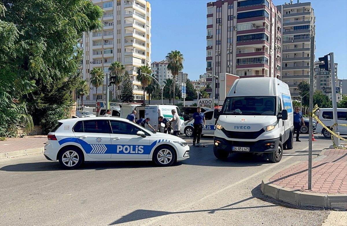 Adana’da kamyonun çarptığı bisikletli hayatını kaybetti