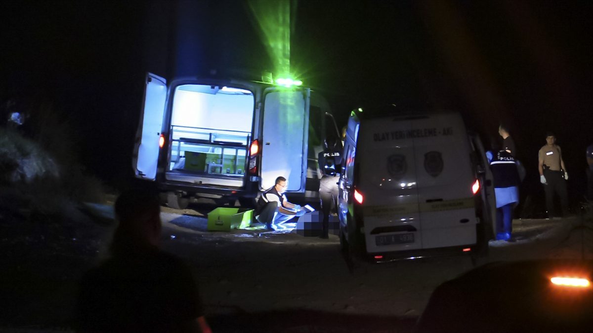 Adana’da silahlı saldırıya uğrayan 3 kişi öldü