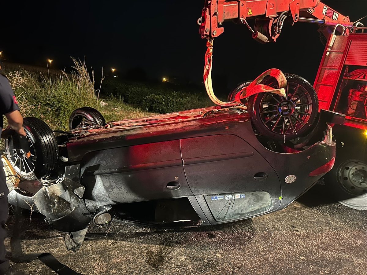 Adana’da sulama kanalına devrilen otomobilin sürücüsü yaşamını yitirdi