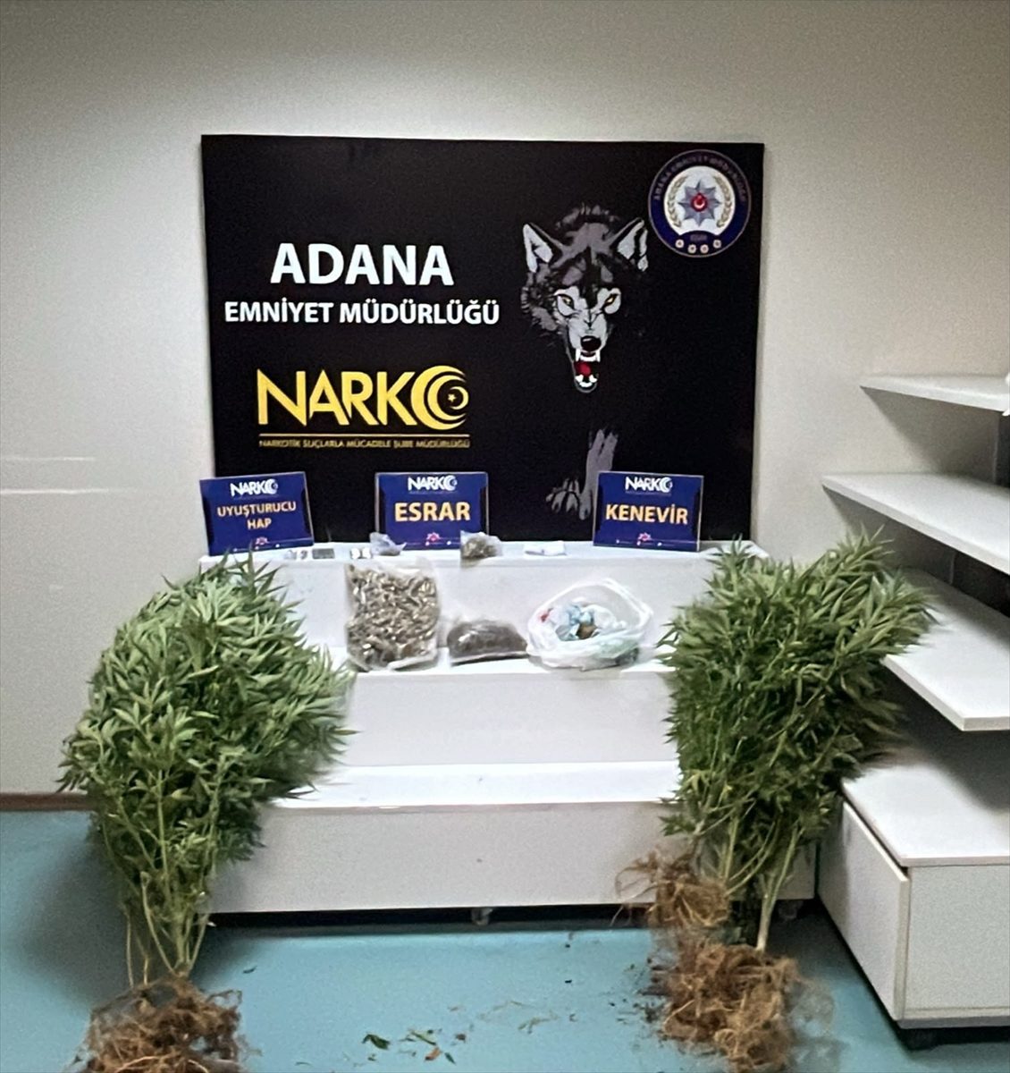 Adana’da uyuşturucu operasyonunda yakalanan 4 zanlı tutuklandı
