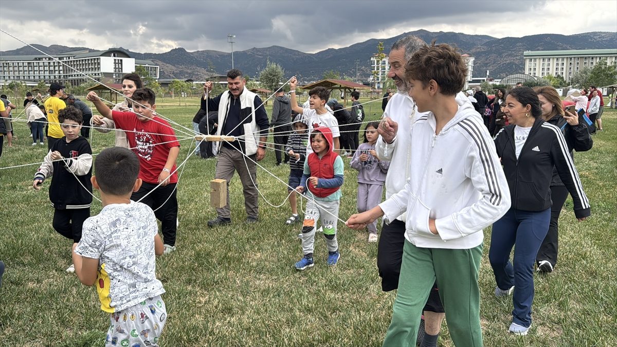 Afyonkarahisar’da 50 aile doğayla iç içe kampta buluştu