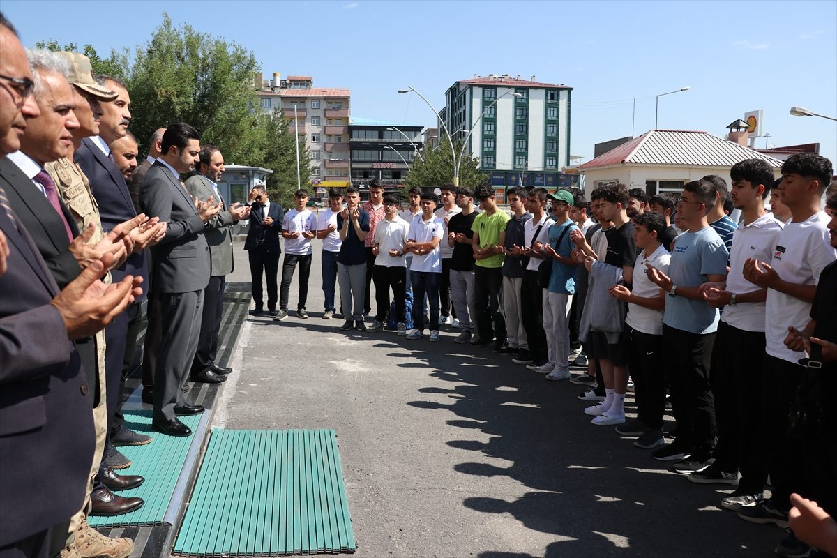 Ağrı’da liseli gençlerin tarih ve kültür rotası yolculuğu başladı