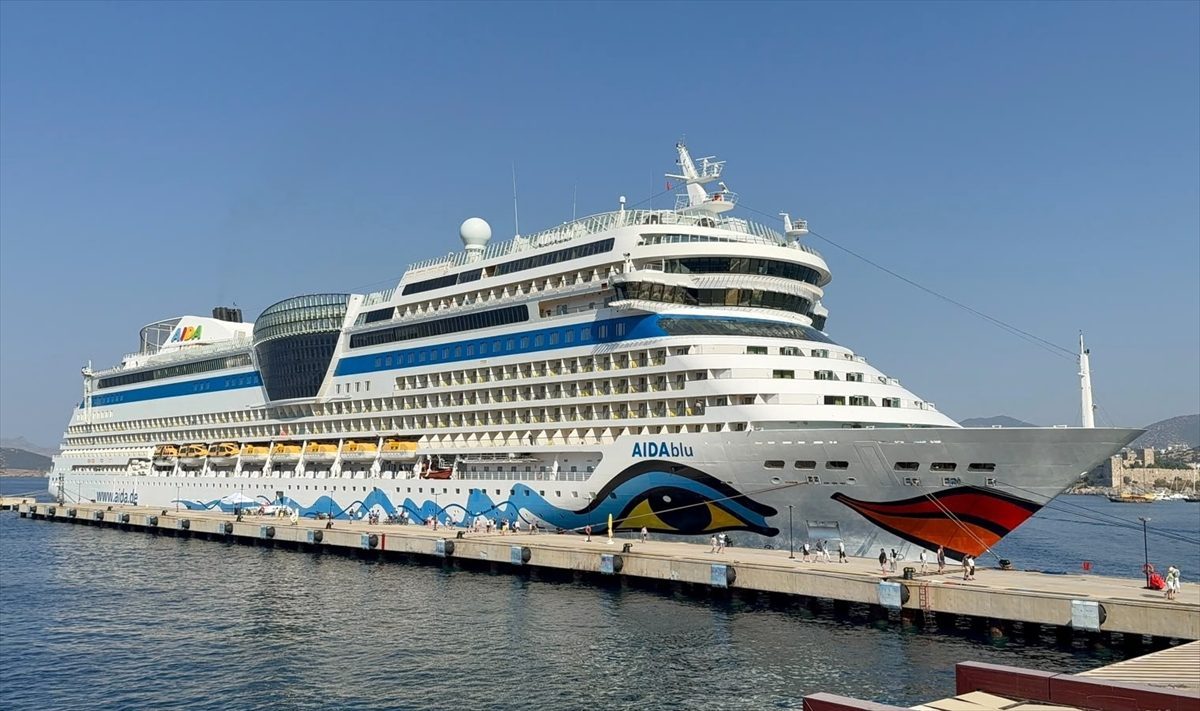 “Aidablu” kruvaziyeri Bodrum’a 2 bin 349 turist getirdi