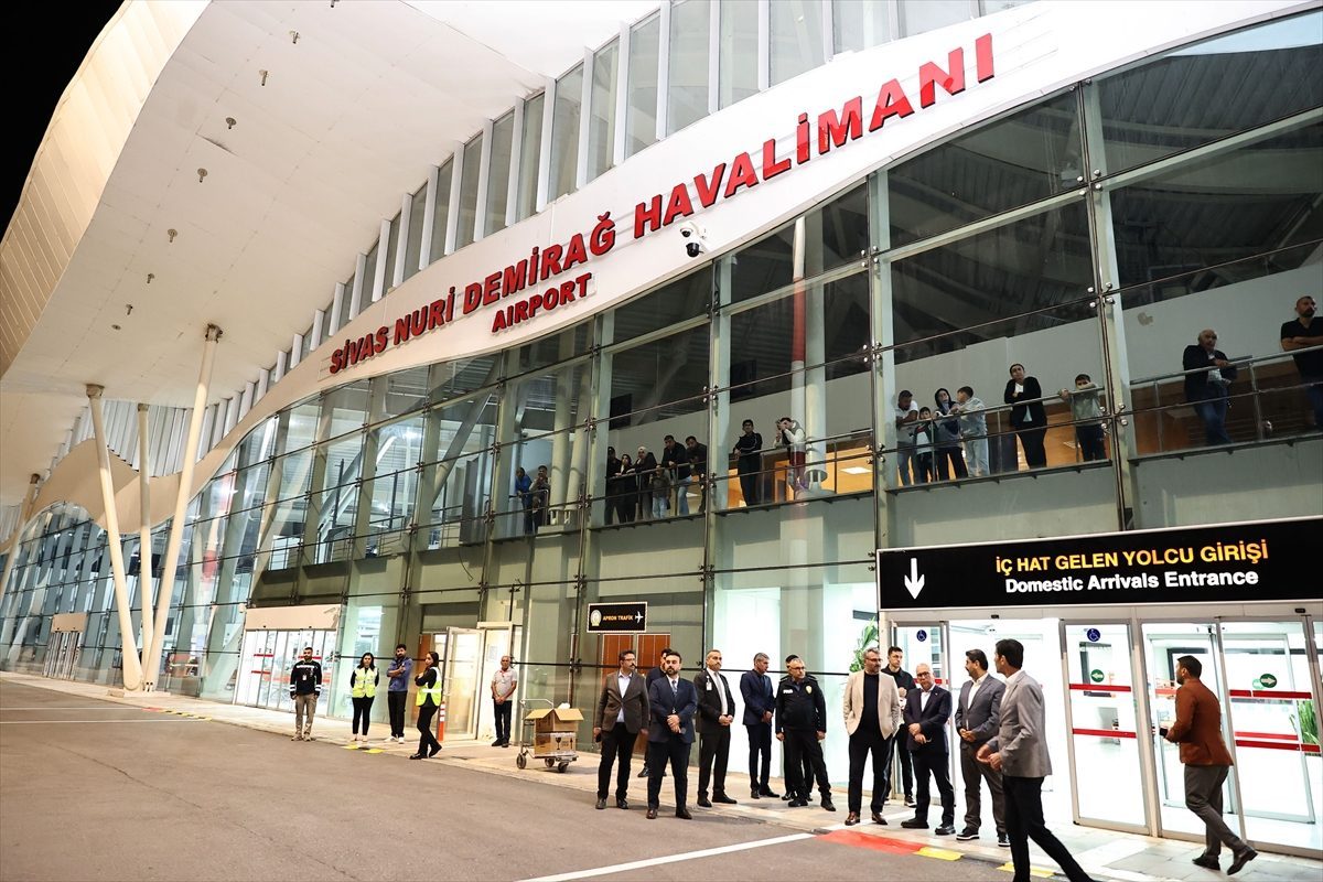 AJet’in Sivas-Köln uçak seferleri başladı