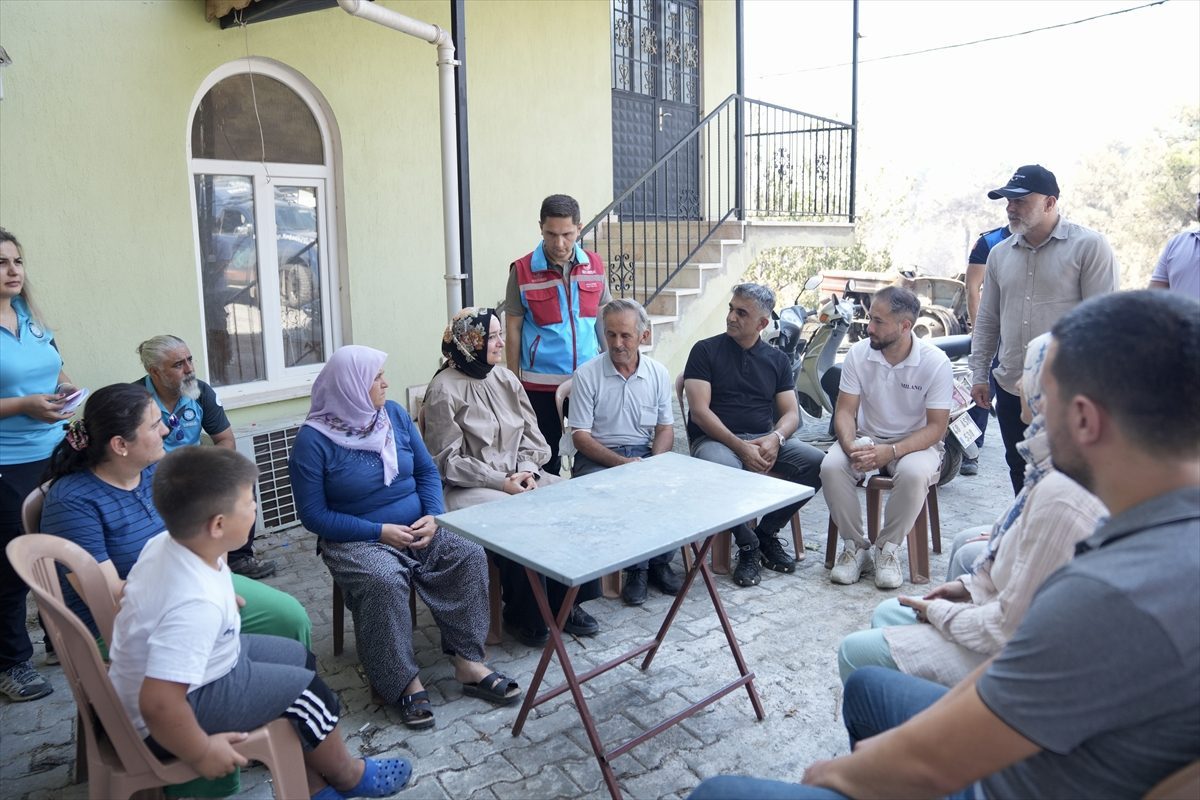 AK Parti Genel Başkan Yardımcısı Kaya, Seydikemer’deki yangından etkilenenleri ziyaret etti