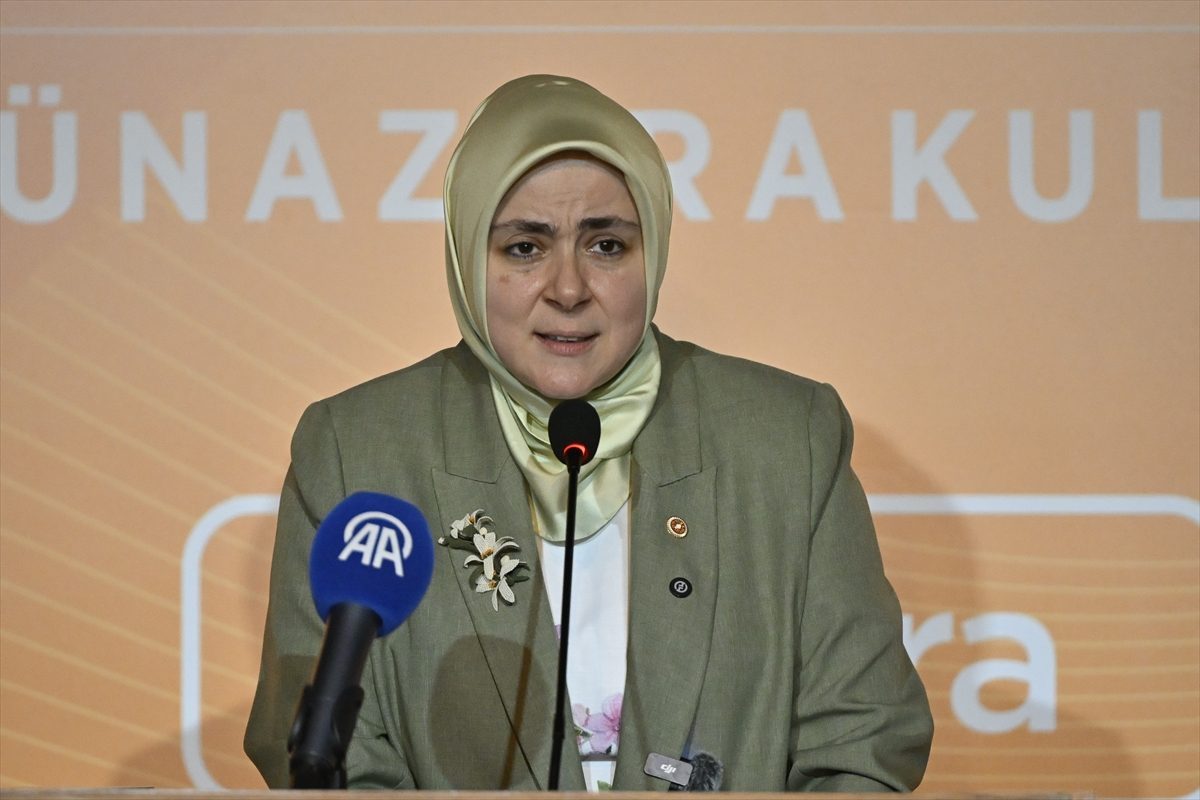 AK Parti’nin “Kadın Liderlik Akademisi Münazara Kulübü”nün kapanış programı yapıldı