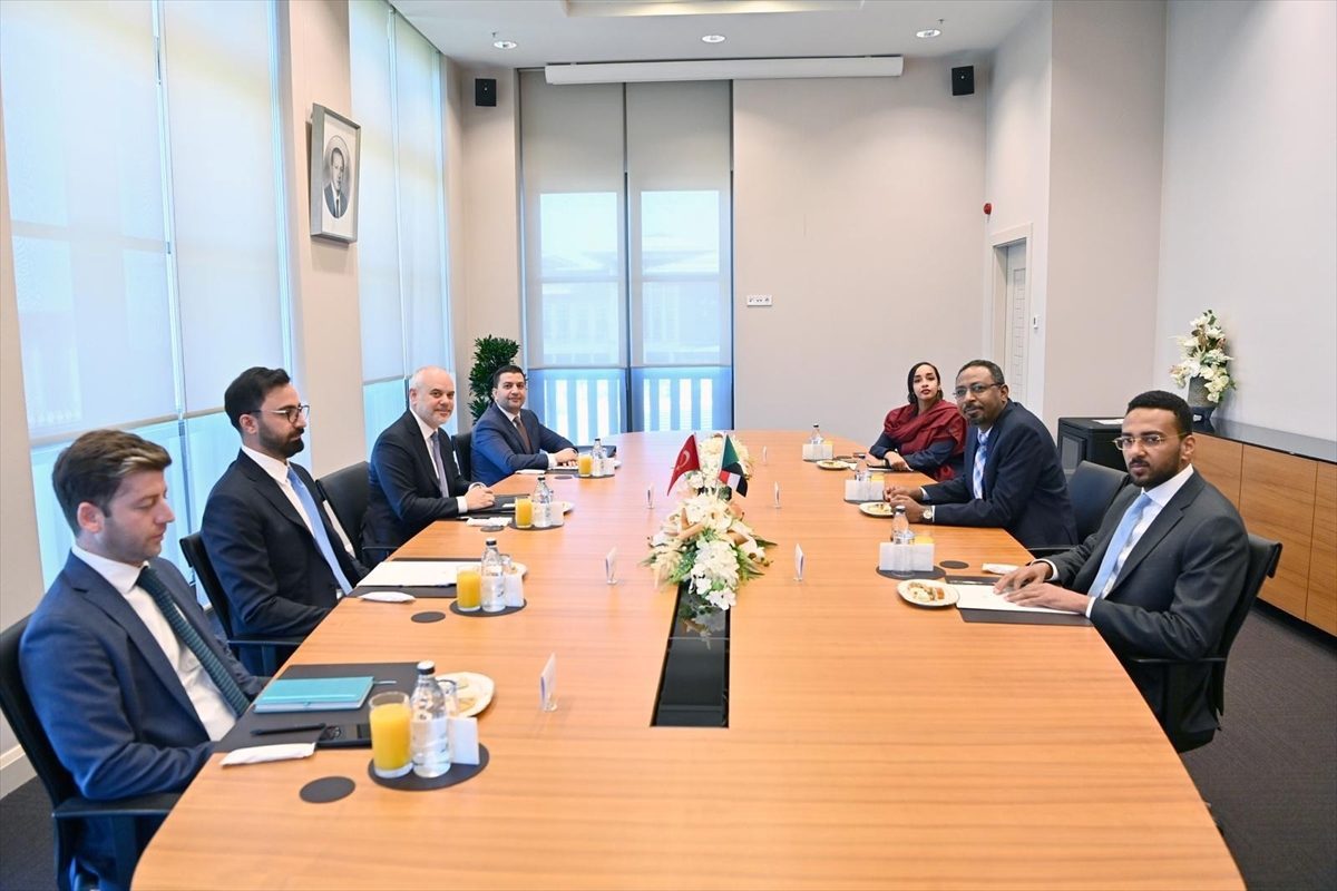 Akif Çağatay Kılıç, Sudan Egemenlik Konseyi Başkanı’nın Siyasi ve Dış İlişkiler Danışmanı Eltayeb ile görüştü