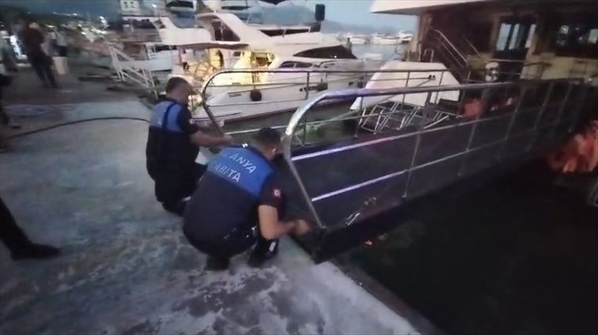 Alanya’da çalışanları kavga eden 2 tur teknesi mühürlendi
