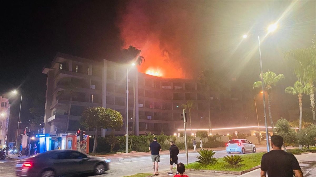 Alanya’da otelde çıkan yangın söndürüldü