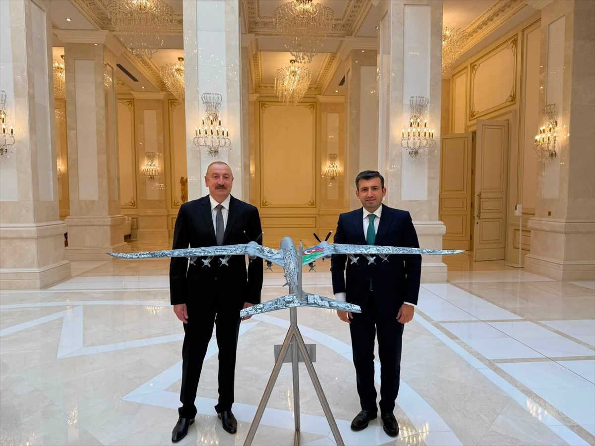 Aliyev, Baykar Yönetim Kurulu Başkanı Bayraktar’ı kabul etti