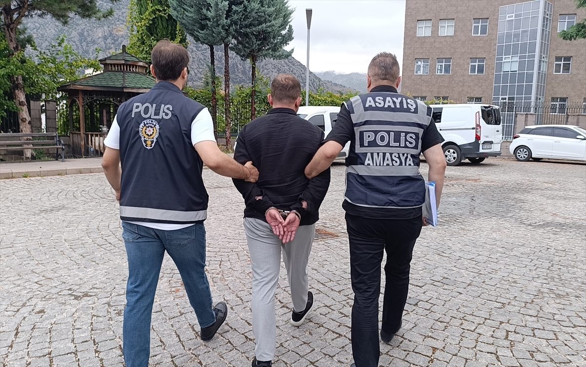 Amasya’da kuyumcudan el çabukluğuyla yapılan hırsızlık kamerada