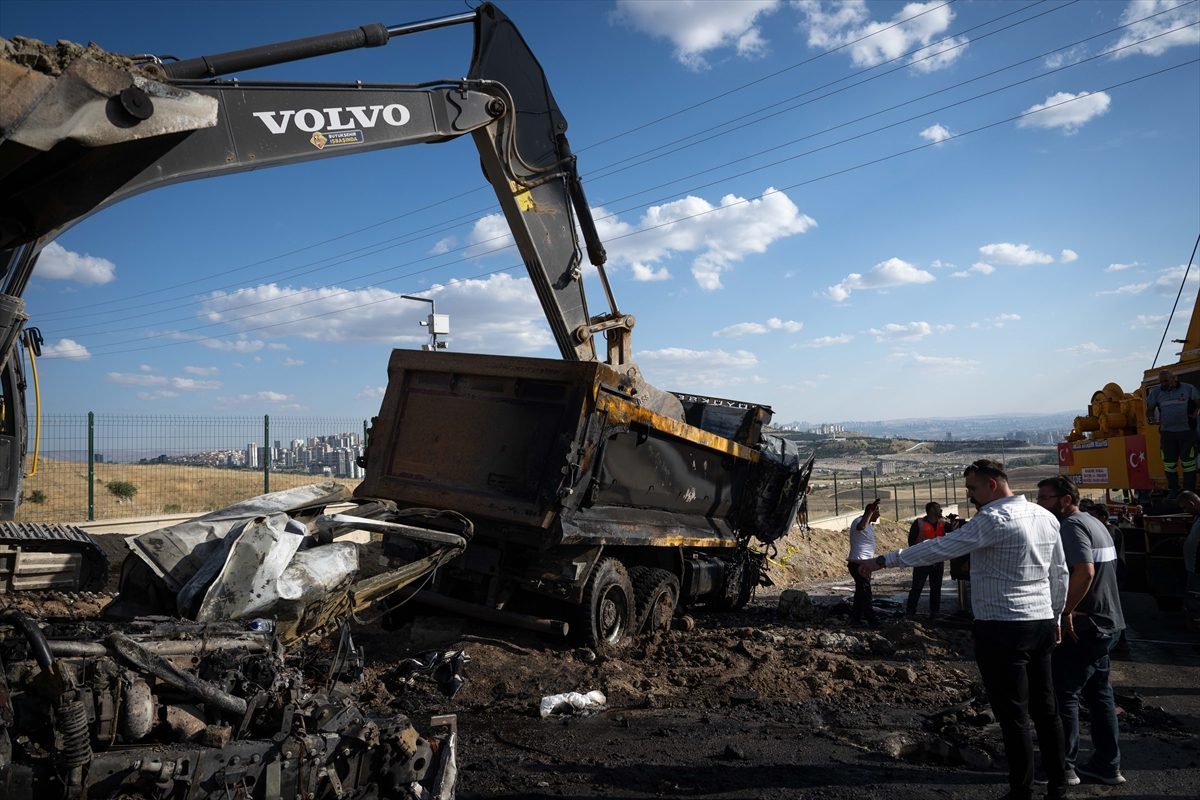 Ankara’da freni patlayan hafriyat kamyonunun karıştığı kazada 2 kişi öldü