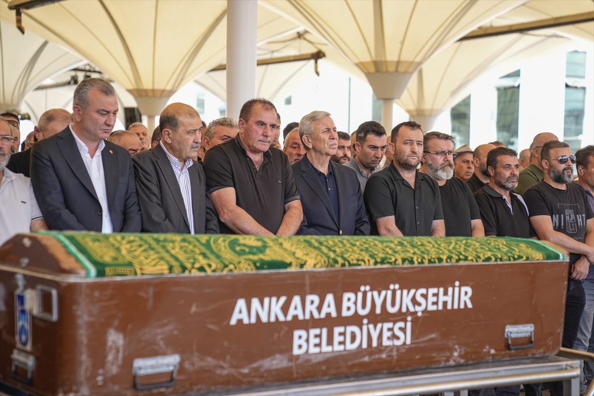 Ankara’da hafriyat kamyonunun karıştığı kazada hayatını kaybeden işçi son yolculuğuna uğurlandı