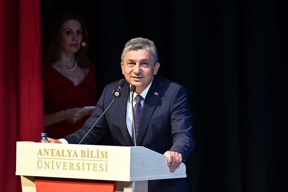 Antalya Bilim Üniversitesi Diş Hekimliği Fakültesi’nde mezuniyet töreni düzenlendi