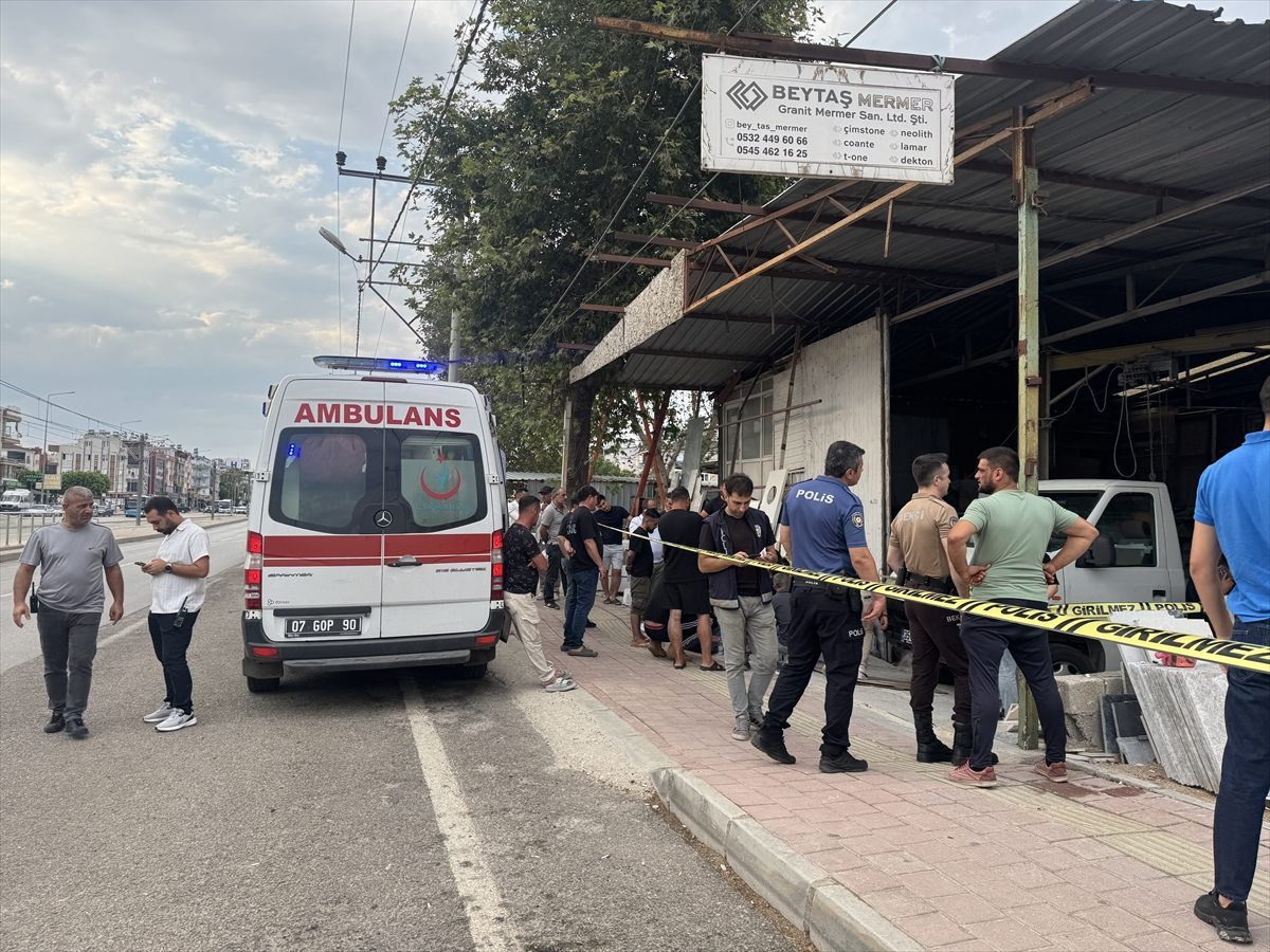 Antalya’da atölyede üzerine mermer blok düşen kişi hayatını kaybetti