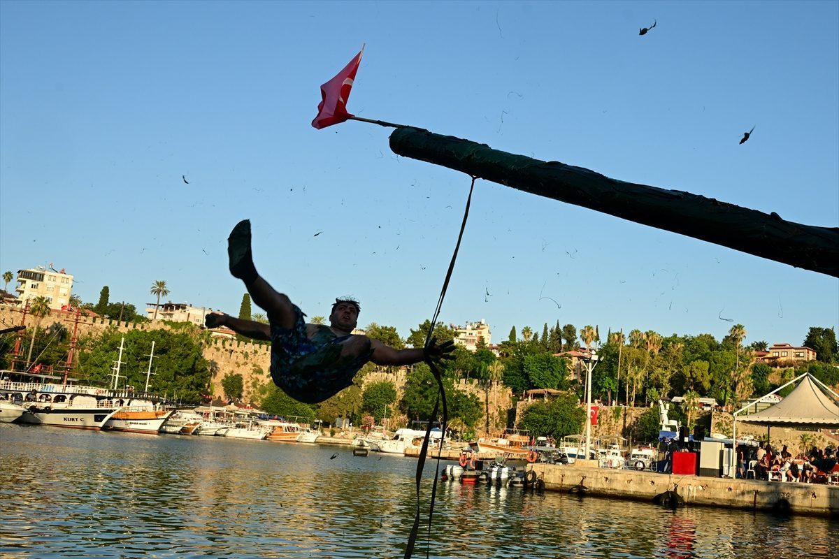 Antalya’da “Denizcilik ve Kabotaj Bayramı” kapsamında etkinlikler düzenlendi