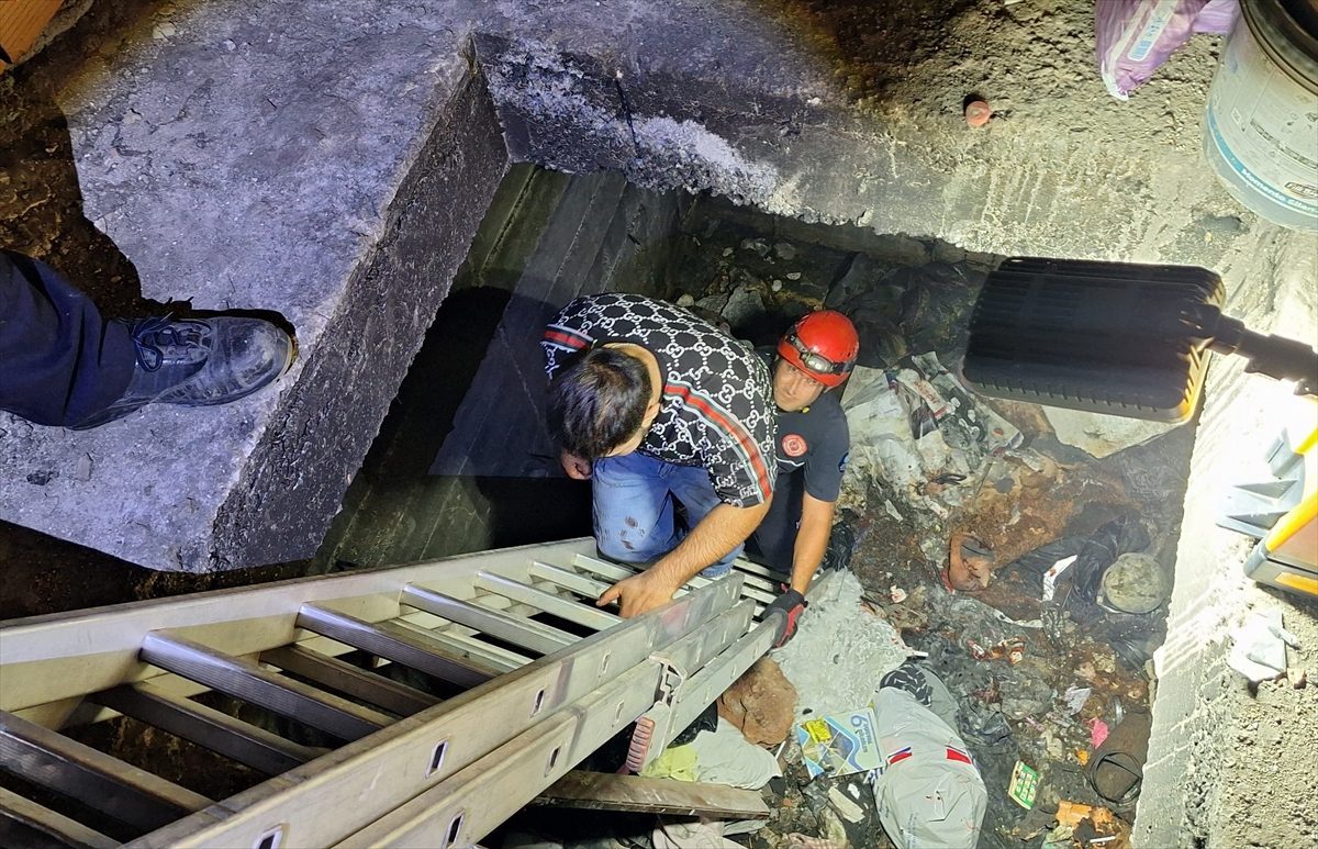 Antalya’da inşaat halindeki binada bodrum boşluğuna düşen kişi yaralandı