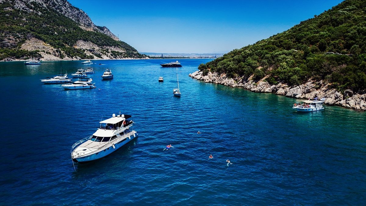 Antalya’daki Sıçan Adası yat ve teknelerin uğrak noktası oldu