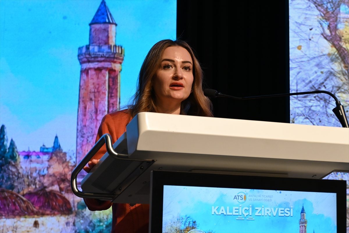 Antalya’daki tarihi Kaleiçi bölgesinin geleceği zirvede ele alındı