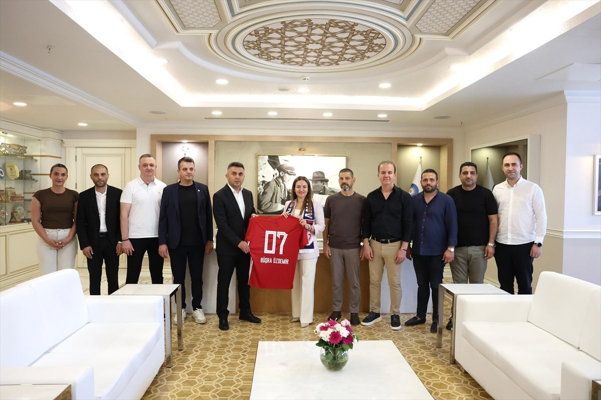 Antalyaspor yönetimi, Antalya Büyükşehir Belediye Başkan Vekili Özdemir’i ziyaret etti