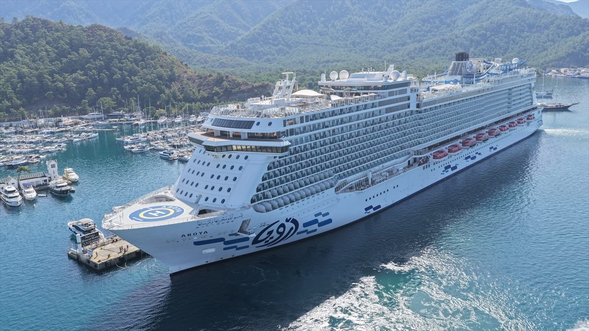 “Aroya” kruvaziyeriyle Marmaris’e 2 bin 540 turist geldi