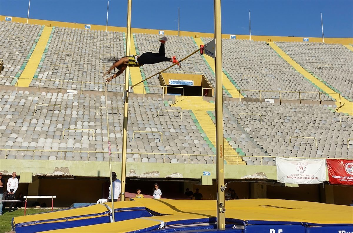 Atletizm Süper Ligi final yarışları İzmir’de başladı