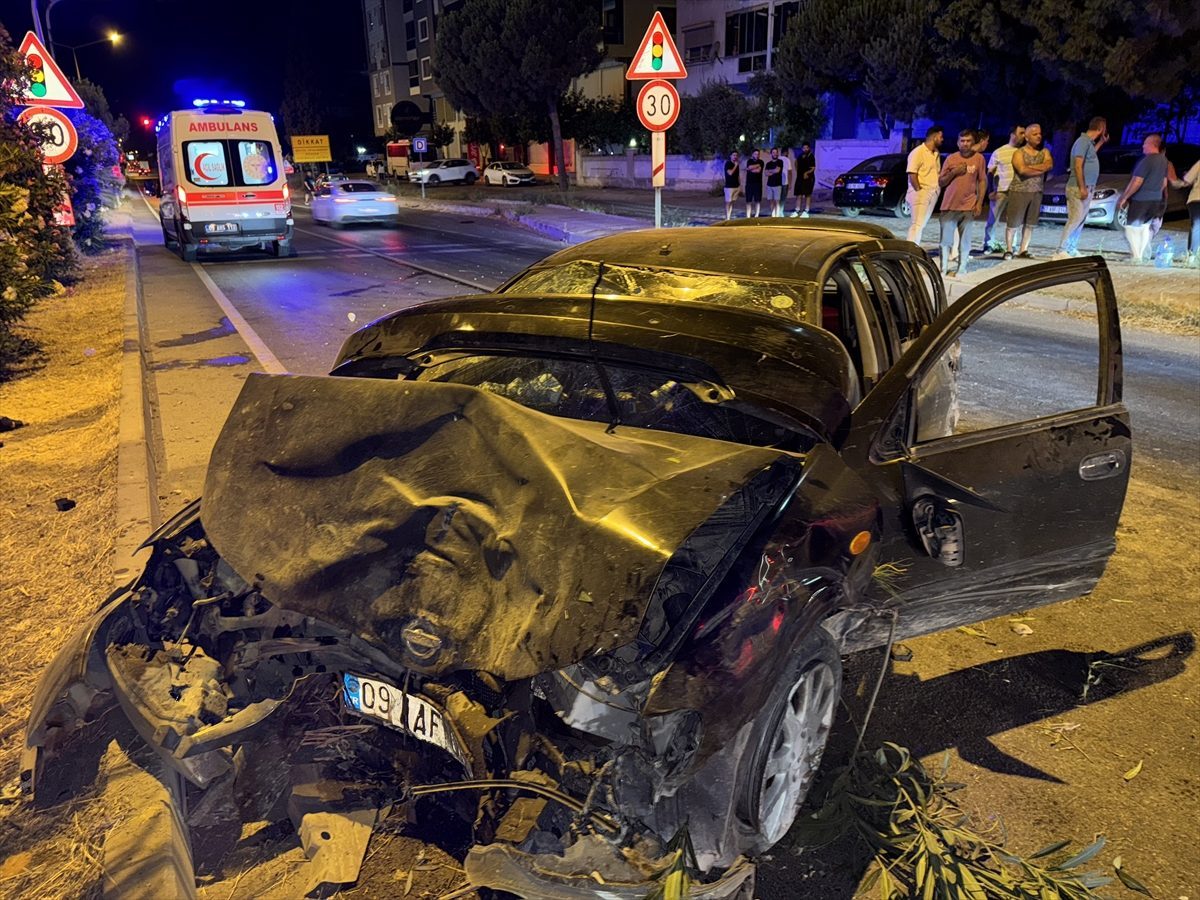 Aydın’da ağaca çarpan otomobildeki 6 kişi yaralandı