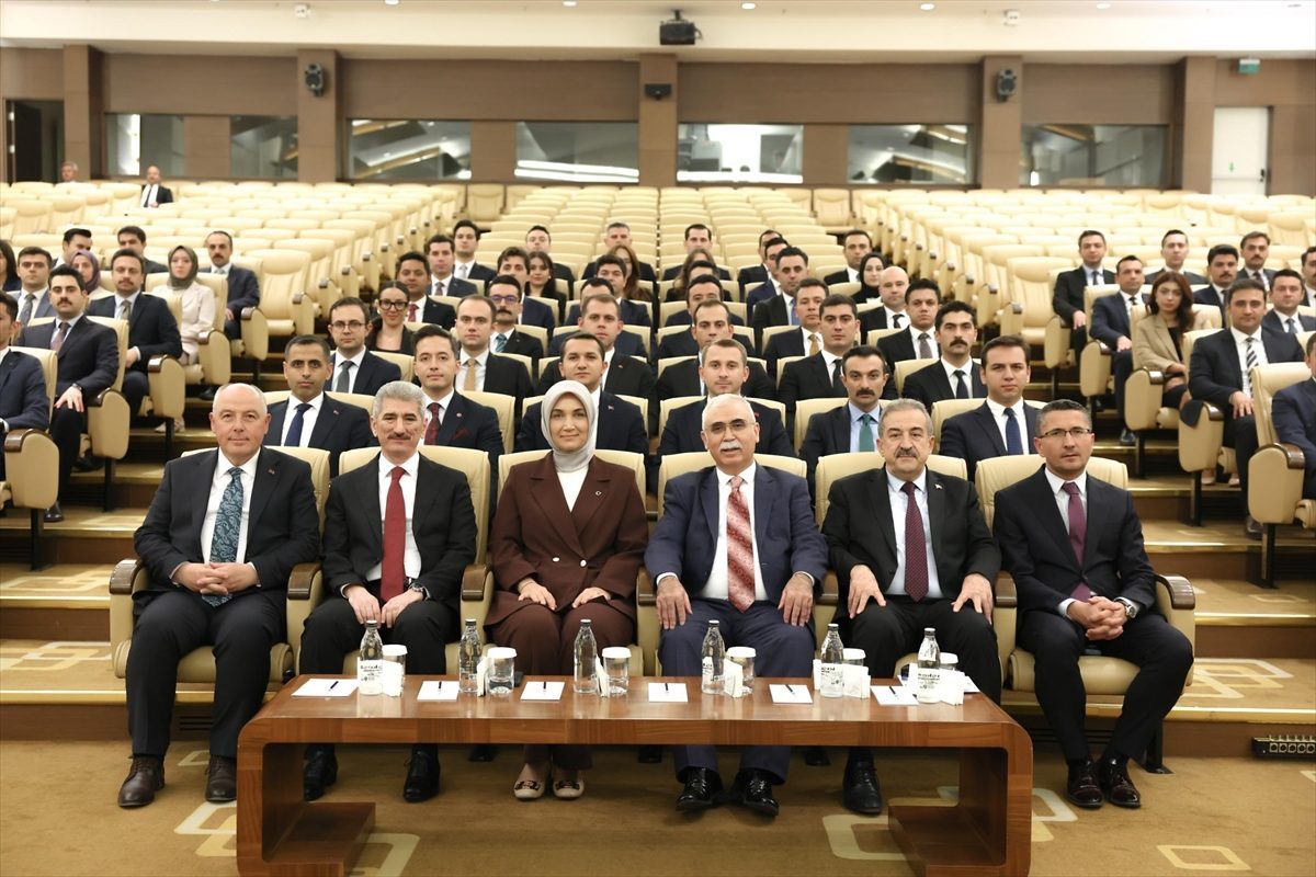 AYM Başkanı Özkaya, kaymakam adaylarıyla bir araya geldi